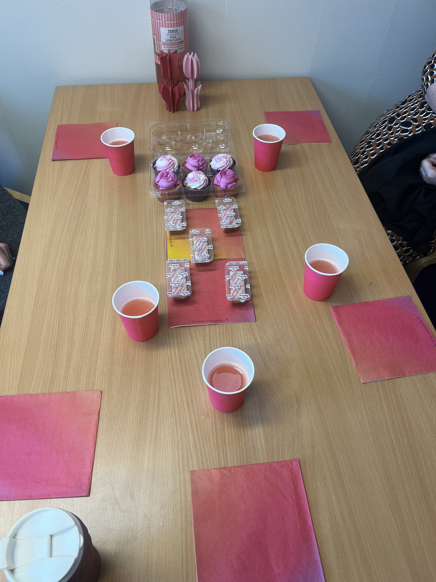 A wee celebration for Mrs Mitchell as she finishes up today 💖💙👶