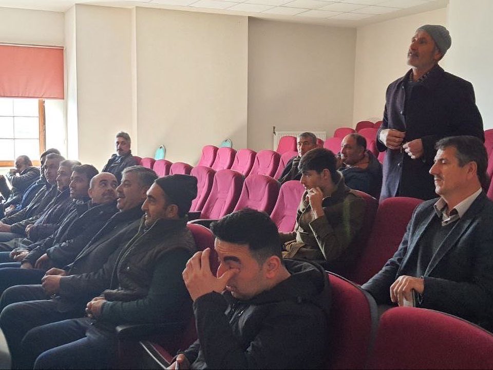 Elbistanram's tweet photo. Ekinözü ilçesi eğitim kurumlarında çalışan yardımcı personel, kantin görevlileri, servis şoförleri ve güvenlik görevlilerine “Öfke ve Stres Yönetimi” semineri kurumumuz Psikolojik Danışman/Rehber Öğretmeni Derviş ÖNER tarafından gerçekleştirilmiştir. @tcmeb @MebOrgm https://t.co/ds5V4n1VGp