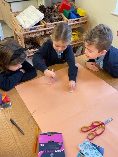 HambrookSchool's tweet photo. In Reception we have been finding out lots about triangles and circles this week. Talking about their features, finding , sorting and making them. #Hambrookr #eyfsmaths https://t.co/T8XNln0qn9