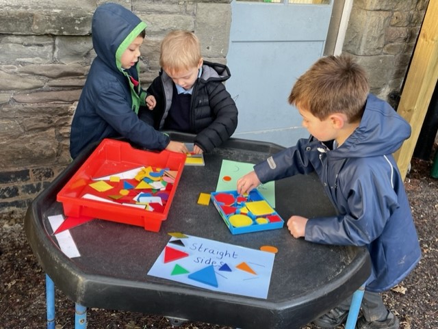 HambrookSchool's tweet photo. In Reception we have been finding out lots about triangles and circles this week. Talking about their features, finding , sorting and making them. #Hambrookr #eyfsmaths https://t.co/T8XNln0qn9