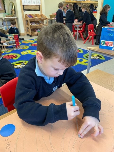 HambrookSchool's tweet photo. In Reception we have been finding out lots about triangles and circles this week. Talking about their features, finding , sorting and making them. #Hambrookr #eyfsmaths https://t.co/T8XNln0qn9