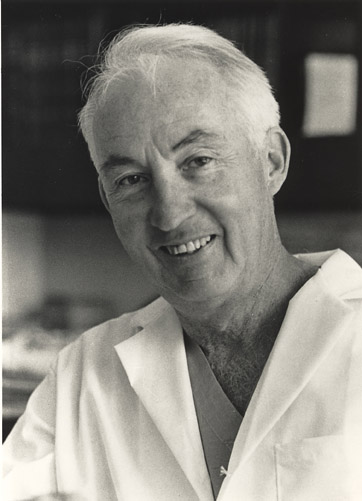 On this day in 1968, Norman Shumway performed the first successful heart transplant in the US at Stanford. The receipient was a 54 yo steel worker, and lived for 14 days. The landmark operation created a burst of enthusiasm for heart transplantation. #CTSurgery