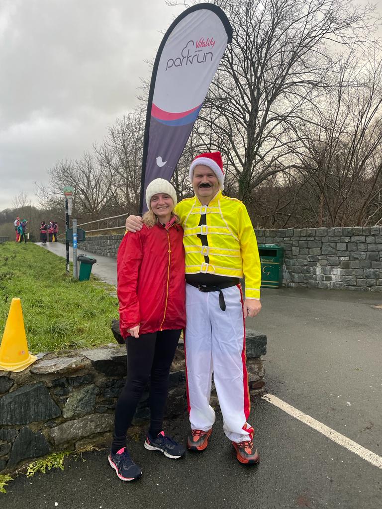 AnnaGearyTV's tweet photo. Lots of fun (as ever) today on the Dave Berry Breakfast Show @absoluteradio   
Handed in my dad's cool badge after he surprised the family on Xmas Day by running as a 'festive Freddie' (Mercury) at his local @parkrunUK 
ICYMI it's in the daily podcast > https://t.co/uDSoWGERfd https://t.co/tN0g2bzAp2