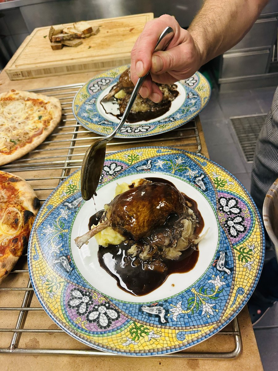 Essgobar's tweet photo. Ich bin ab heute wieder für euch in den Bergen am Kochen und freue mich auf euren Besuch im Gasthof #Hirschen #Obstalden 🦌🍾
Euer #Essgobar Chef Schülli
♥️
🛎️ 
Fr. &amp; Sa. ab 17 Uhr bis 23 Uhr
Sonntag ab 12 Uhr bis 17 Uhr
🦌📍 https://t.co/fPcUwlXlhZ

#switzerland #nowopen https://t.co/Za1VTsPpth