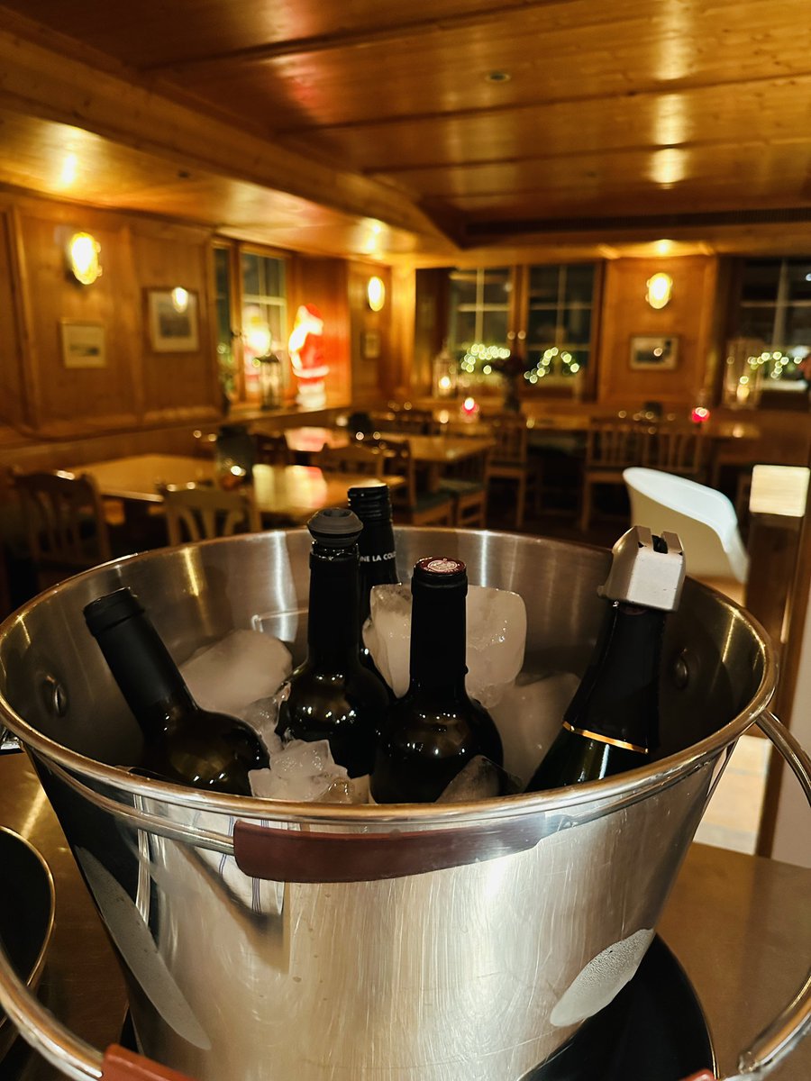 Essgobar's tweet photo. Ich bin ab heute wieder für euch in den Bergen am Kochen und freue mich auf euren Besuch im Gasthof #Hirschen #Obstalden 🦌🍾
Euer #Essgobar Chef Schülli
♥️
🛎️ 
Fr. &amp; Sa. ab 17 Uhr bis 23 Uhr
Sonntag ab 12 Uhr bis 17 Uhr
🦌📍 https://t.co/fPcUwlXlhZ

#switzerland #nowopen https://t.co/Za1VTsPpth