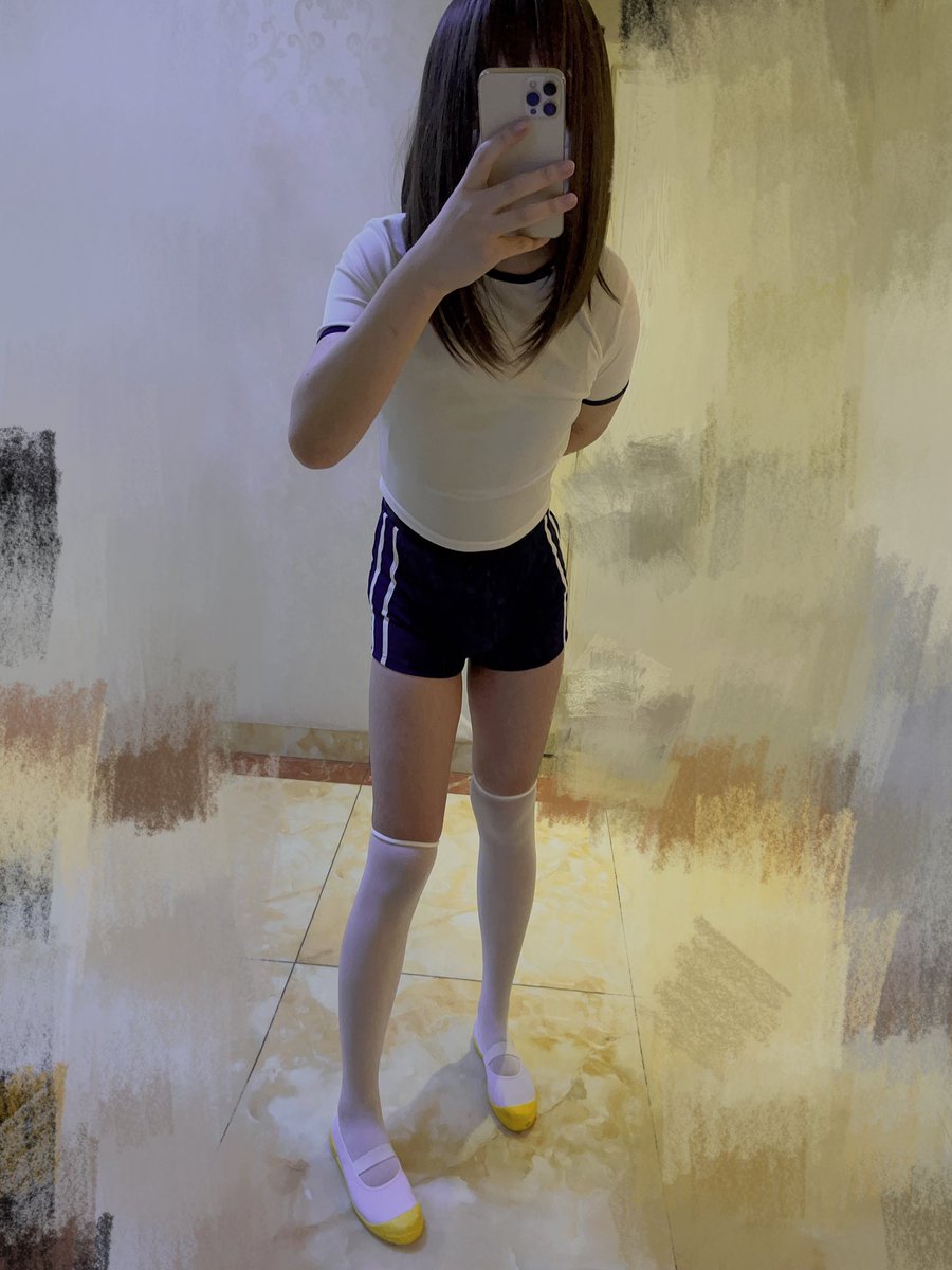 qing_ningning's tweet photo. 昨天梦到跪在至少四五个哥哥中问，轮着给他们口，然后帮哥哥口射之后奖励我我几十个耳光，把我的嘴扇到另一个哥哥的夸下接着口，然后哥哥们轮流透我，每个哥哥最后一下的时候用力一顶把我顶到另一个哥哥的怀里，换了好好多姿势，没来的及和哥哥们说谢谢让我这么享受，梦就醒了，不知道啥时候梦想能成真 https://t.co/P9X1CravEe