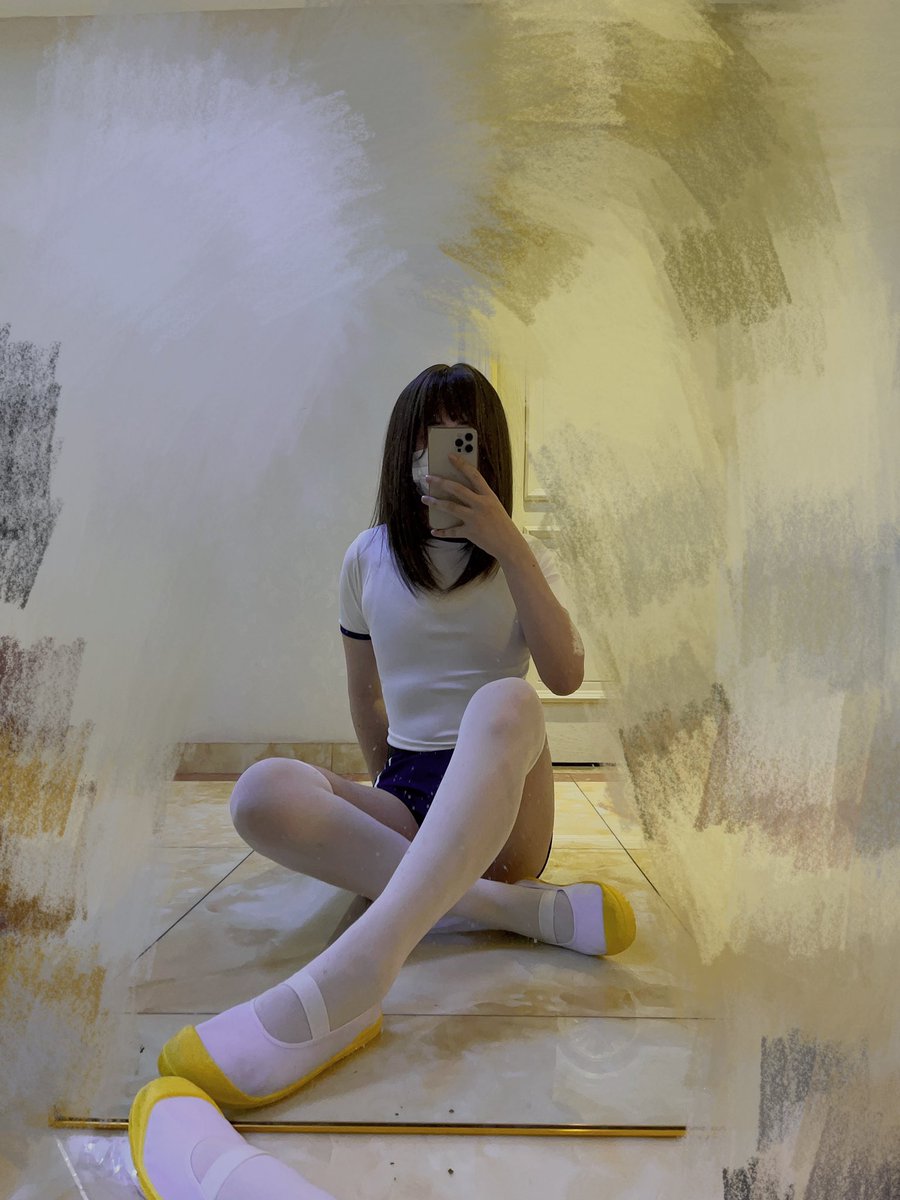 qing_ningning's tweet photo. 昨天梦到跪在至少四五个哥哥中问，轮着给他们口，然后帮哥哥口射之后奖励我我几十个耳光，把我的嘴扇到另一个哥哥的夸下接着口，然后哥哥们轮流透我，每个哥哥最后一下的时候用力一顶把我顶到另一个哥哥的怀里，换了好好多姿势，没来的及和哥哥们说谢谢让我这么享受，梦就醒了，不知道啥时候梦想能成真 https://t.co/P9X1CravEe