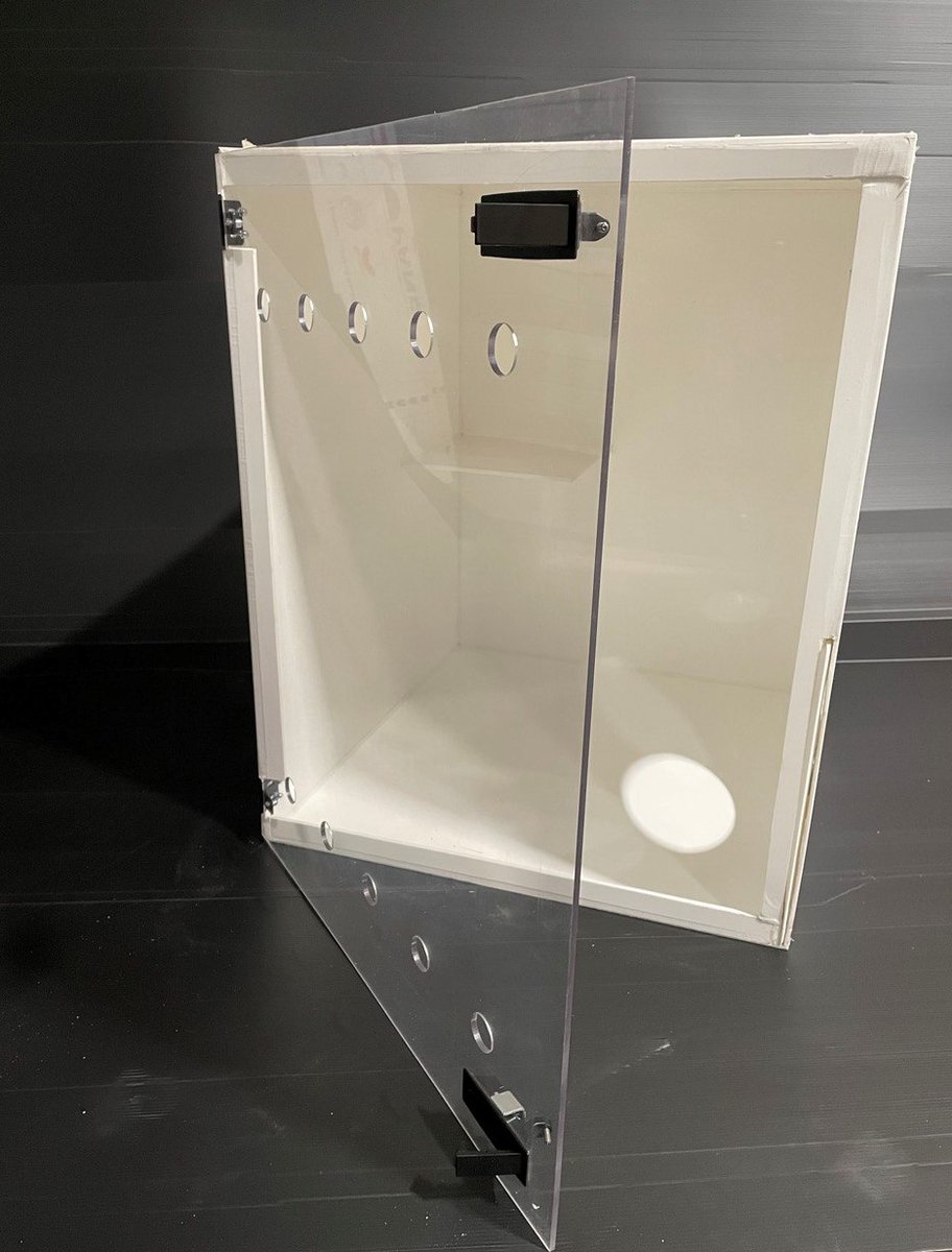 PlasticsDirect's tweet image. &quot;Bespoke Cat Box, Purr-fectly tailored to your needs!&quot;  #catterycat #pet #plastic #polypropylene #catbox #bespoke #fabrication #catsanctuary #catsofinstagram #catstagram #catsanddogslivingtogether #catsandkittens #catsoftiktok #catsoffacebook #CatsOnTwitter #CatsLover #cats