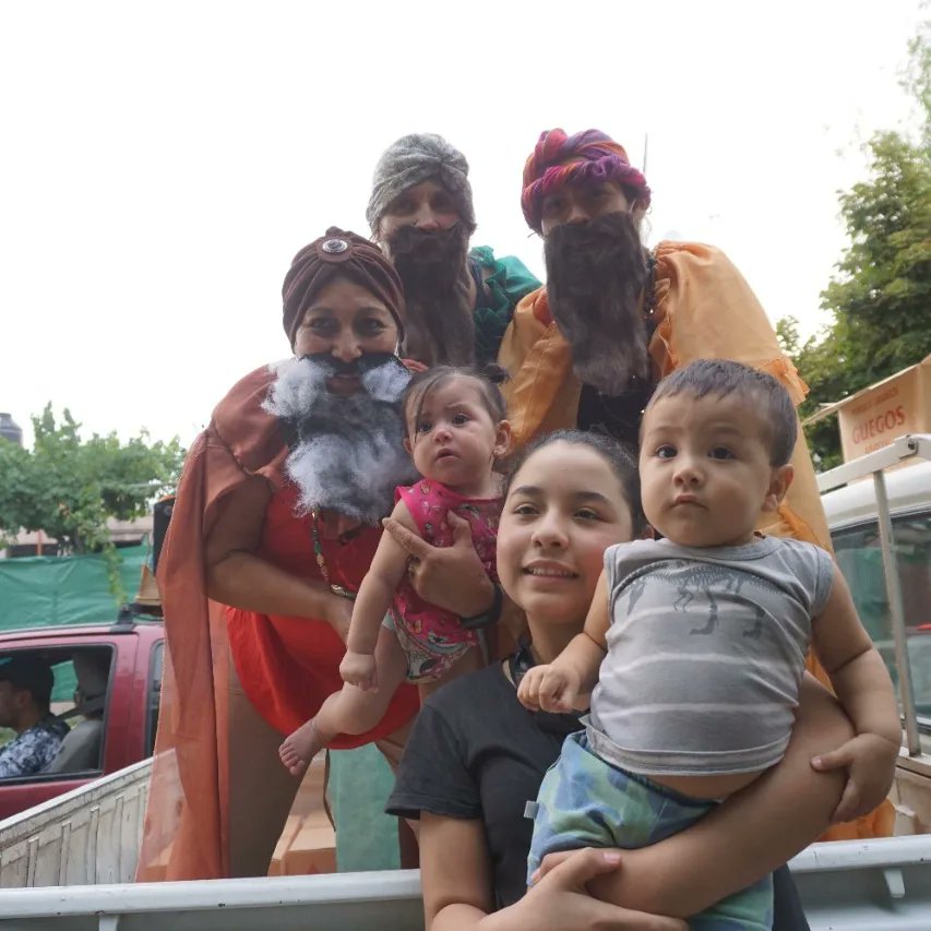 RolandoScanio's tweet photo. Los "𝐑𝐞𝐲𝐞𝐬 𝐌𝐚𝐠𝐨𝐬" recorrieron las calles del Departamento llevando ilusión y felicidad a niños y niñas.
Hoy visitarán Pareditas y Tres Esquinas.
Comunidad y Municipio, unidos por los chicos.
#SanCarlos #250años #mequedoconvos https://t.co/6HW0azayAg