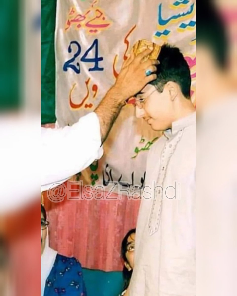 ElsaZRashdi's tweet photo. #AnOldMemory: @BBhuttoZardari being crowned with Sindhi Topi, while Shaheed BB accompanied by @BakhtawarBZ BB, watches BBZ with pride in her eyes. ๐ฅนโฅ๏ธ https://t.co/lHNGSJujEV