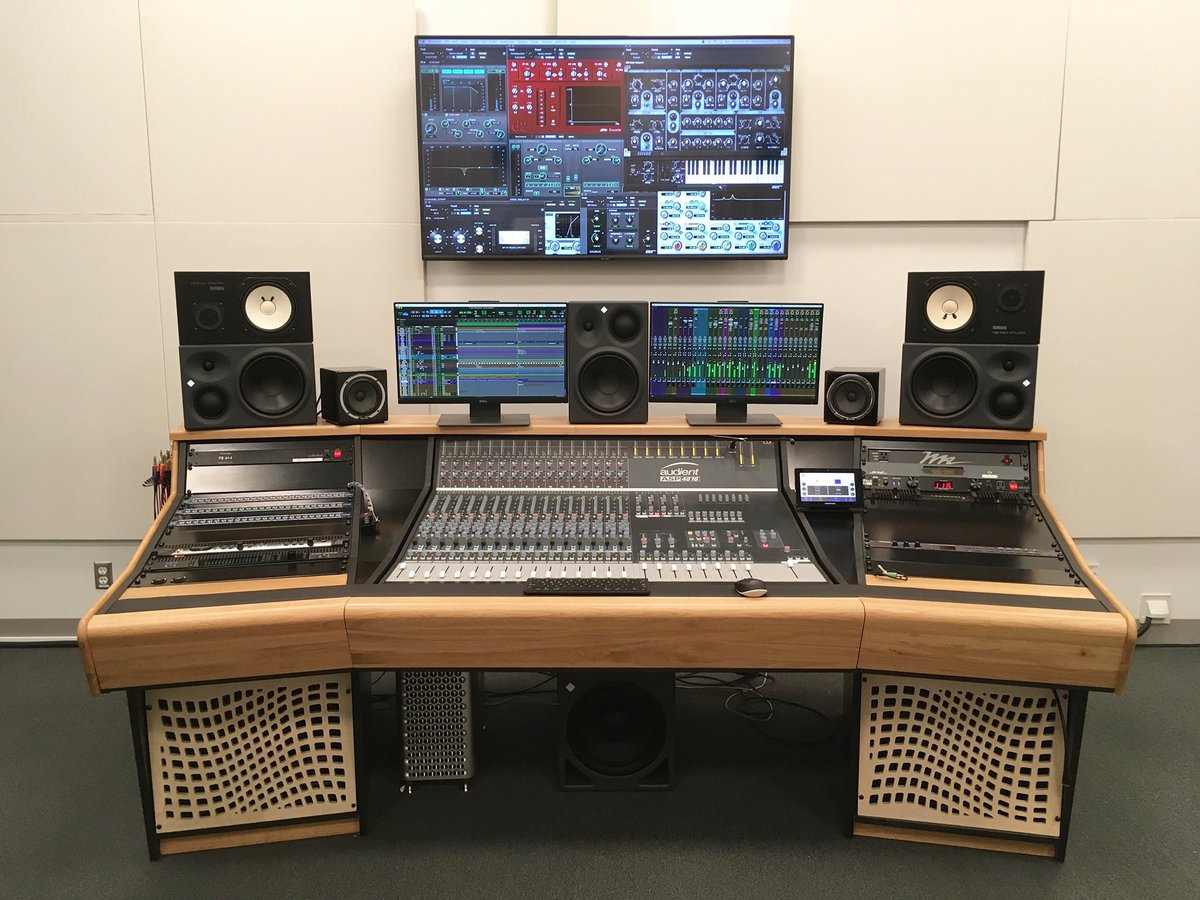 ZAORFurniture's tweet photo. About one and a half years ago we made a custom Matrix desk for Matt Stephanson, audio studio technician at Emily Carr University of Art + Design. Take a look how the desk holds an Audient ASP 4816 console perfectly! Learn more about Matrix: https://t.co/PD1f6iIPDO #customdesk https://t.co/VLQuBS7mIN