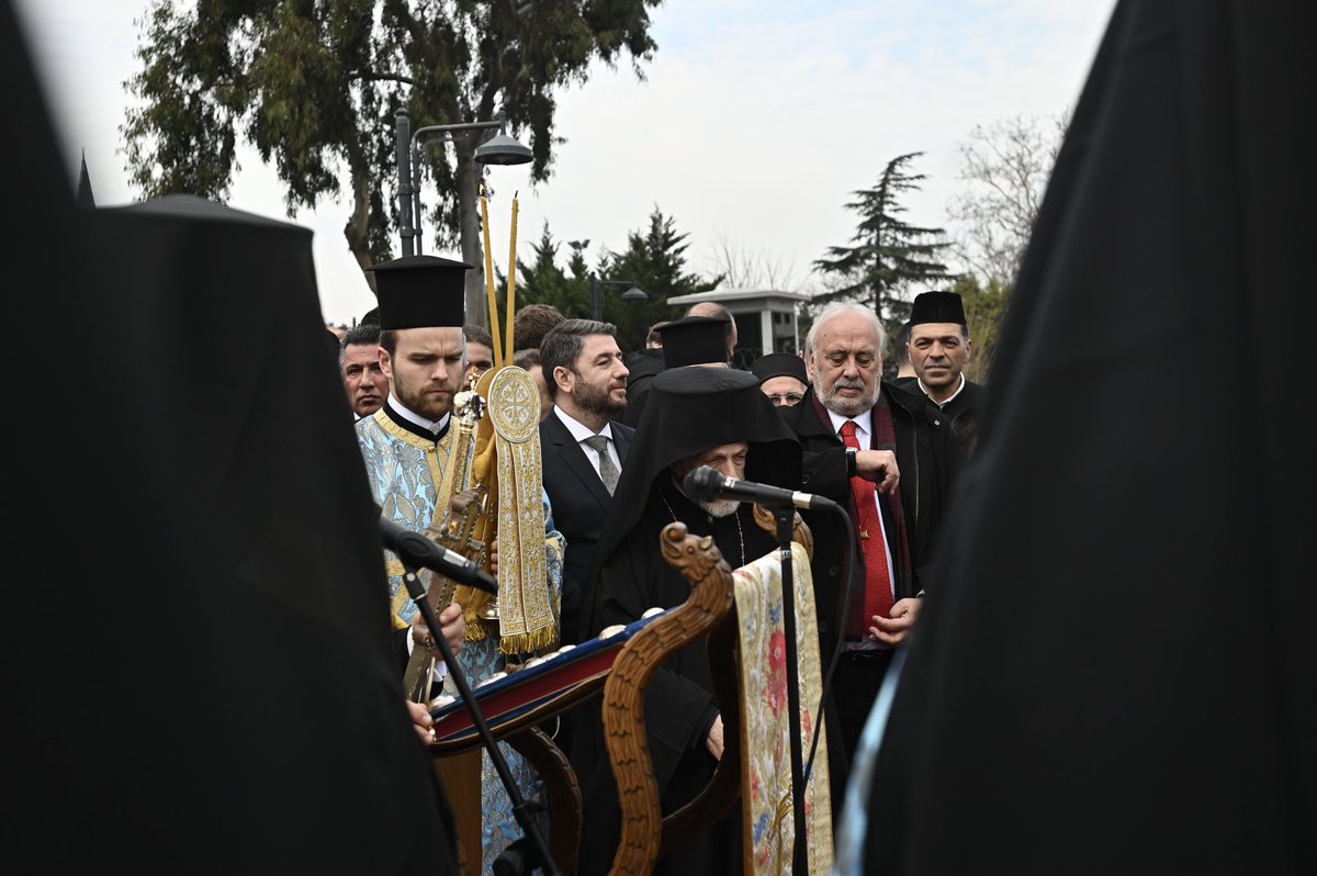androulakisnick's tweet photo. Είχα την τιμή και τη χαρά να εορτάσω τα Θεοφάνεια με τους Έλληνες της Πόλης. Εύχομαι το νέο έτος να είναι ένα φωτεινό έτος, υγείας, χαράς, κοινωνικής δικαιοσύνης και ευημερίας για όλες τις Ελληνίδες και όλους τους Έλληνες απανταχού της γης. https://t.co/WiOdt1YpP8
