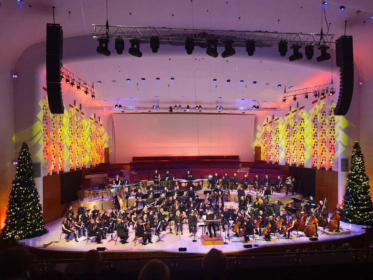 west_end_int's tweet photo. now that was a concert we won't forget in a hurry ... what a wonderful way to end the year with the music of Motown in the company of the fabulous @liverpoolphil @alfonsocasadot @GOnitiri @AkoMitchell @LMarshallSinger #BryanChambers and #SimonKing, Liverpool, you rock!! https://t.co/4oGt4mSzVq