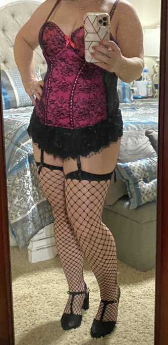 TGIF loves and fishnet Friday at that!!  Come on over to https://t.co/b3U3ZUzdcW and see me plus all