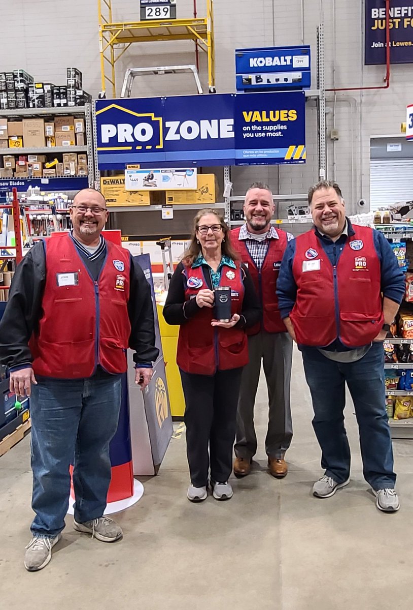 Thank you Shane for coming by today and presenting all of the team with $1m club badges. Outstanding job to John ($3m), Val($1m) and Chad($2m) You all are making it happen in pro this year.<a href="/shanejthompson/">Shane Thompson</a> <a href="/BlueTeam_R21/">Lowe’s Region 21</a> <a href="/KrisWel79144460/">Kris Welch</a> <a href="/kplowery6b/">Kyle Lowery</a>