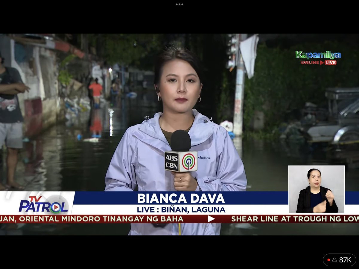 nikkodeg's tweet photo. It’s @biancadava’s first live TV Patrol report for the year, 2023.
Hi Bianca and also to @pia_gutierrez. ♥️💚💙
Live report is about the floods being experienced in Biñan, Laguna ever since #PaengPH battered the area. Got worsen due to the rains this week. https://t.co/rb9Ad7344b