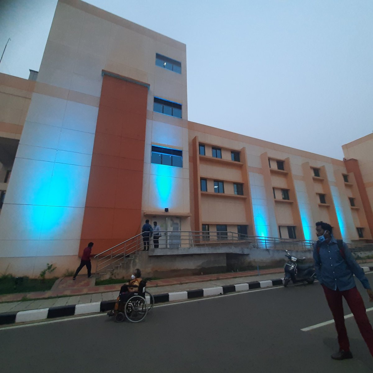hbchrcECHO's tweet photo. HBCH&amp;RC VIZAG is celebrating #glowteal today! Let's all contribute to #eliminatecervicalcancer ! https://t.co/zgYcNpxDb3