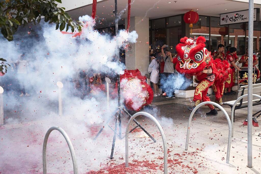 Firecracker season is coming!
.
.
.
.
.
.
.
.
.
.
#jinwukoon 
#jinwukoonliondanceassociation 
#sydneychinatown 
#sydneyaustralia
#sydneysbest
#australiasbest
#travel
#photomafia
#picoftheday
#bestoftheday
#justgoshoot
#post
#toppost
#instalike
#instagood… instagr.am/p/CnEnX1gyJS4/