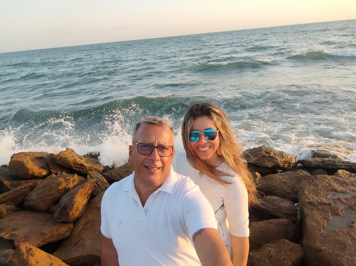 CarlosPitoP's tweet photo. En el mar la vida es más sabrosa
En el mar te quiero mucho más
Con el sol, la luna y las estrellas
En el mar todo es felicidad… https://t.co/GUukGKkVRh