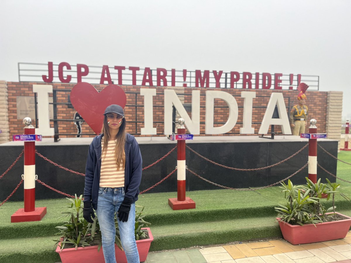 djsidero's tweet photo. I love my India ❤️
Watan mera India ❤️

#mycountrymyride #loveforindia #proudindian #happyme #attariborder #goodvibes #djsidero https://t.co/rybEsLBIu1