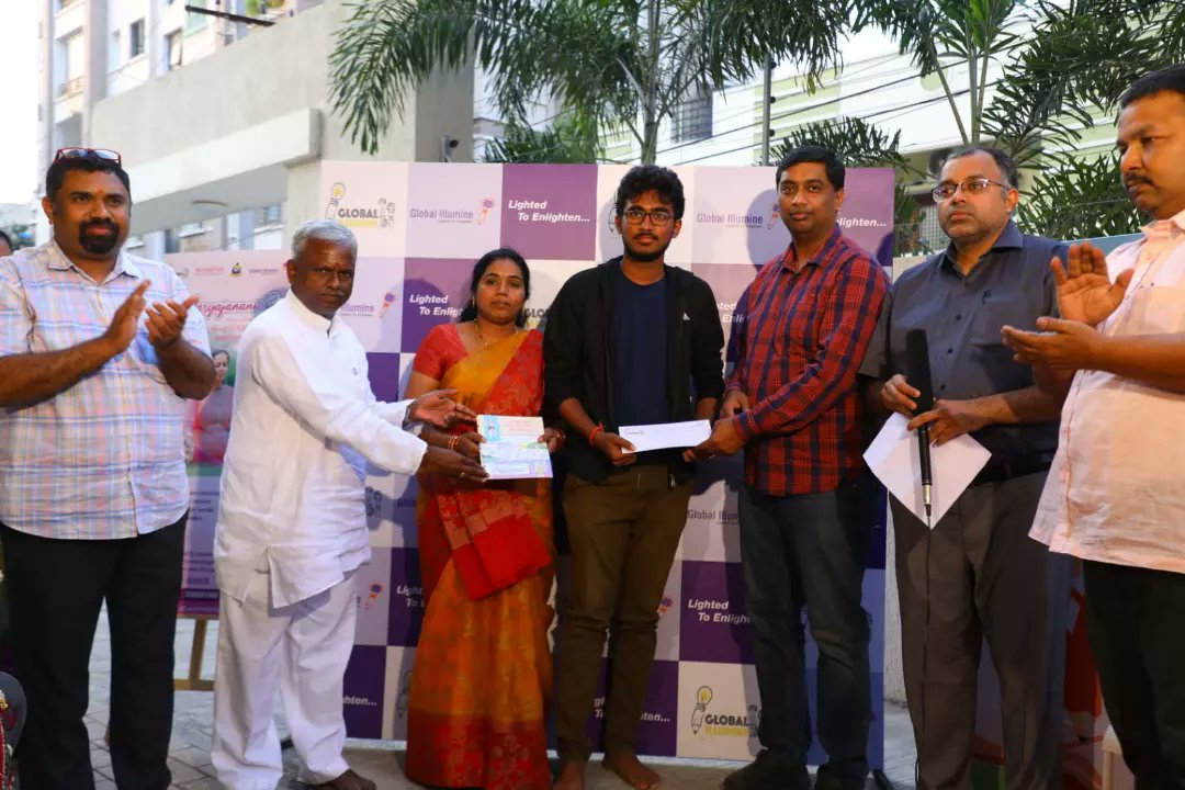 global_illumine's tweet photo. Glimpses of Scholarship Distribution Programme by Global Illumine Foundation on Saturday, 17th December, 2022 at Sarag Building, Arunodaya Colony, Image Garden road, Madhapur, Hyderabad.
#AMC #AMCANA #AMCOSA #Scholarships #GlobalIllumine #Students #GiftEducation https://t.co/QNVepT6Nug