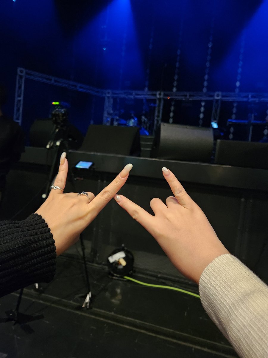 mmmm12112803's tweet photo. アンカフェ最高でした(；＿；)
2列目と思ってたらまさかの最前で
テンション上がりまくり😭👐

今日はお洋服も髪の毛もおそろにしたよ！

夏のライブも楽しみ✨

#アンカフェ20th  #アンカフェ https://t.co/3nCIbP0rVC