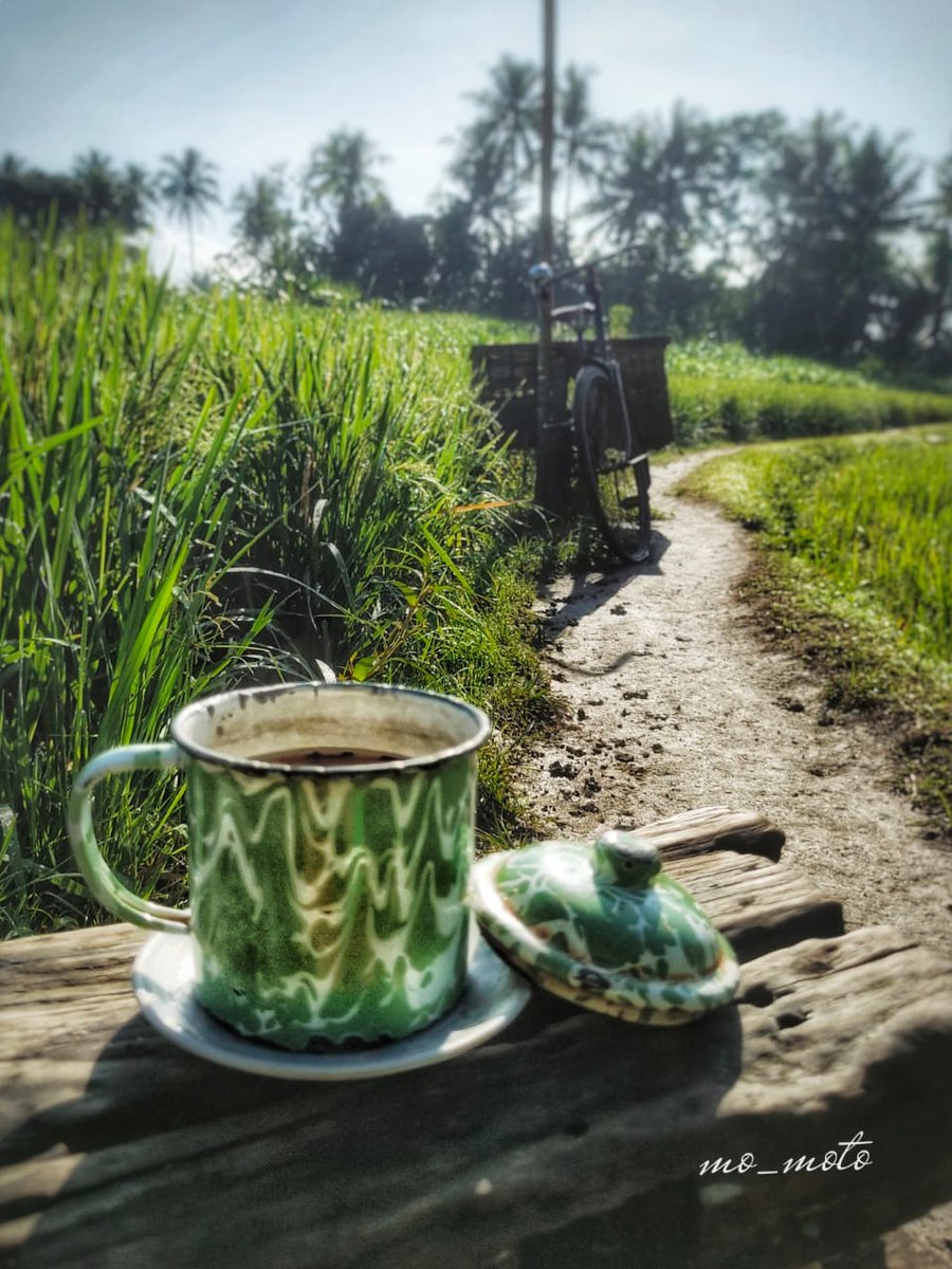 eddesign_'s tweet photo. K☕PI MALAM
sebuah nukilan, sebuah cathetan
#SEBUAH NUKILAN🥢
Ia tidak terbukti memperkaya diri. Juga tidak terbukti memperkaya orang lain. Tidak pula merugikan keuangan negara. Tapi ia dihukum. Ia dianggap korupsi. https://t.co/dWnYL70O77