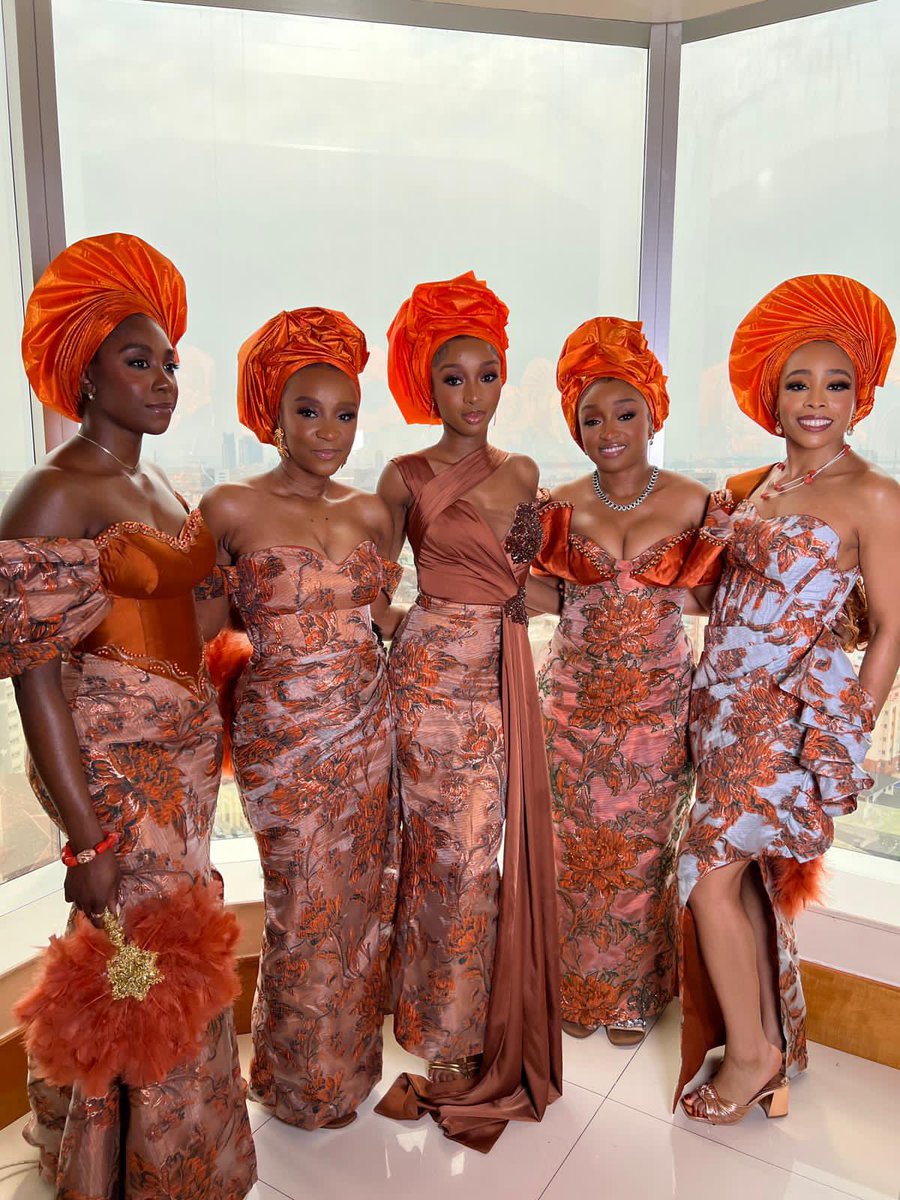 Flat17Studio's tweet photo. 🥳 happy new year 🎈. We’re closed at the moment but come 17th January 2023 we will be back doing what we love and do best; make you stunning outfits.
#nigerian #africanfashion #flat17studio https://t.co/6tewhW7g4A