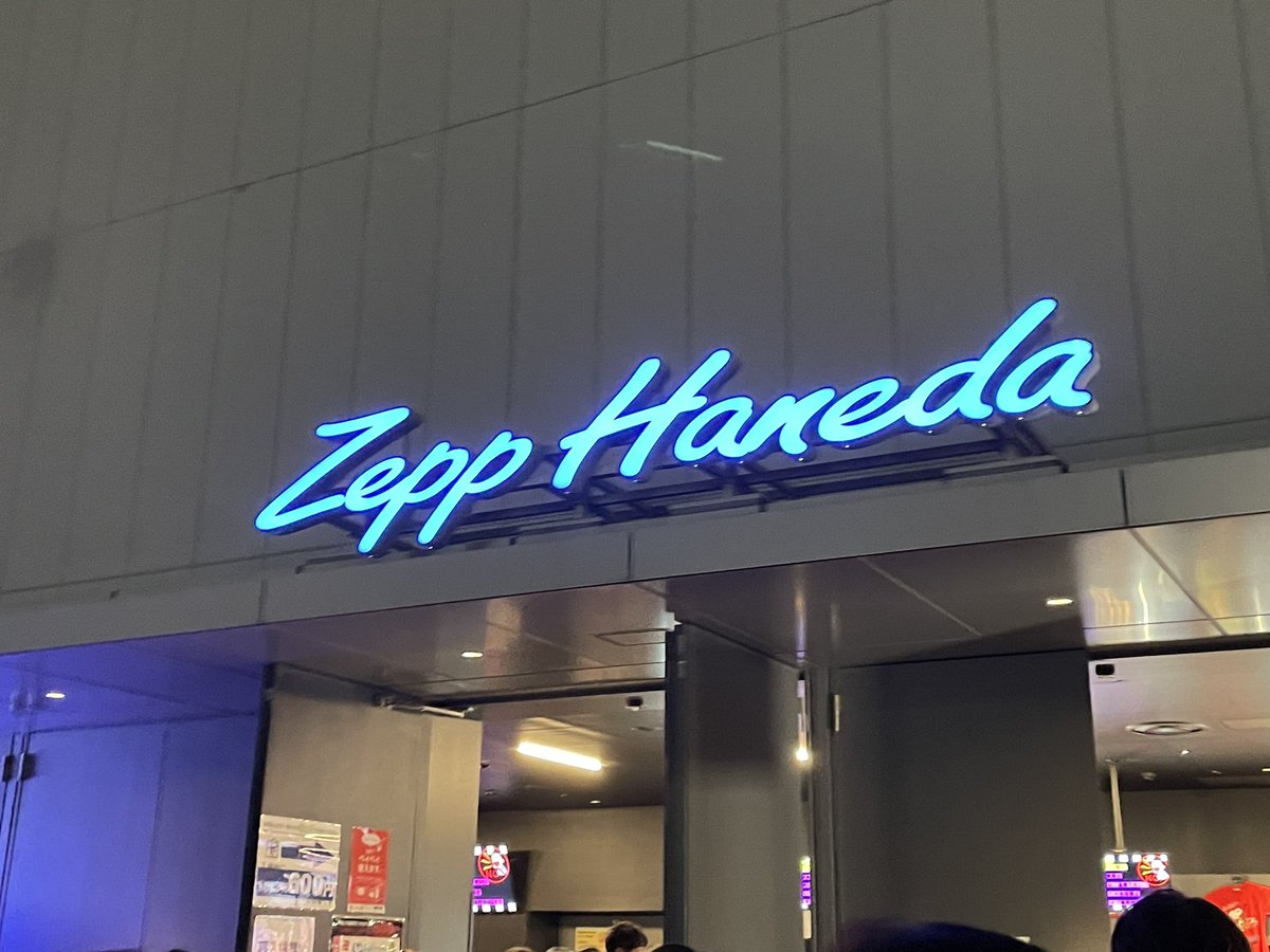 xvn_c's tweet photo. アンカフェさん2日目でした♡
夏のライブ発表と最後のスマいちで泣いちゃった(T_T)
本当に楽しい時間と幸せをありがとう♡
2列目当てたと思ったのに行ったら最前でびっくりした(T_T)♡
最高な1日でした♡

#アンカフェ　#アンティック珈琲店　#アンカフェ20th https://t.co/moa838boFu