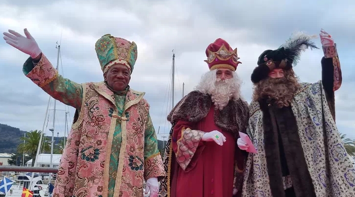 JManuelVG_'s tweet photo. En el mundo en el que vivimos, en el que todo es motivo de queja o matización, poco se está hablando de esa fea costumbre de ponerle barba postiza a los Reyes Magos.
Espero que los barbudos reaccionen de forma contundente ante esta rancia y discriminatoria tradición https://t.co/2C2EJLUZkS