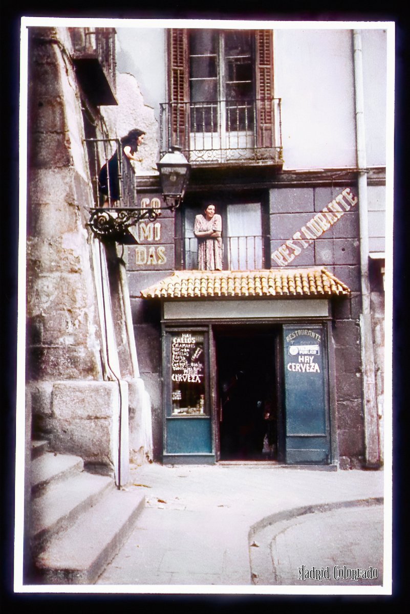 MadridColoreado's tweet photo. El Arco de Cuchilleros hacia 1950. https://t.co/pYSNeaCIne