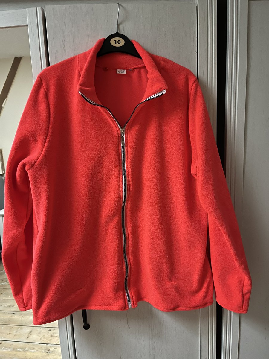 drhmoore1984's tweet photo. In April 2022 when I started learning to sew I had no idea that 8months later I’d be confident enough to see zips, test new patterns for Ellie &amp; Mac and hack existing patterns to make new items but here I am! Loving my ‘new’ hobby! If you are thinking about it - do it! https://t.co/bI05ZT5SZF