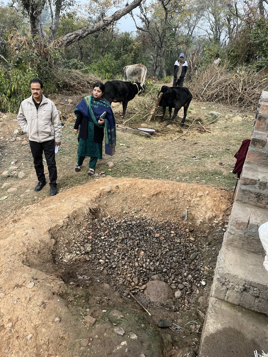 ddrsjammu's tweet photo. ODF+ villages on ground inspection today at Block kathua, Distt Kathua by Dep Director Sanna Khan, ACP Nagesh Singh and Field Officer Sania Haq khan. https://t.co/63q2S9rm4Y