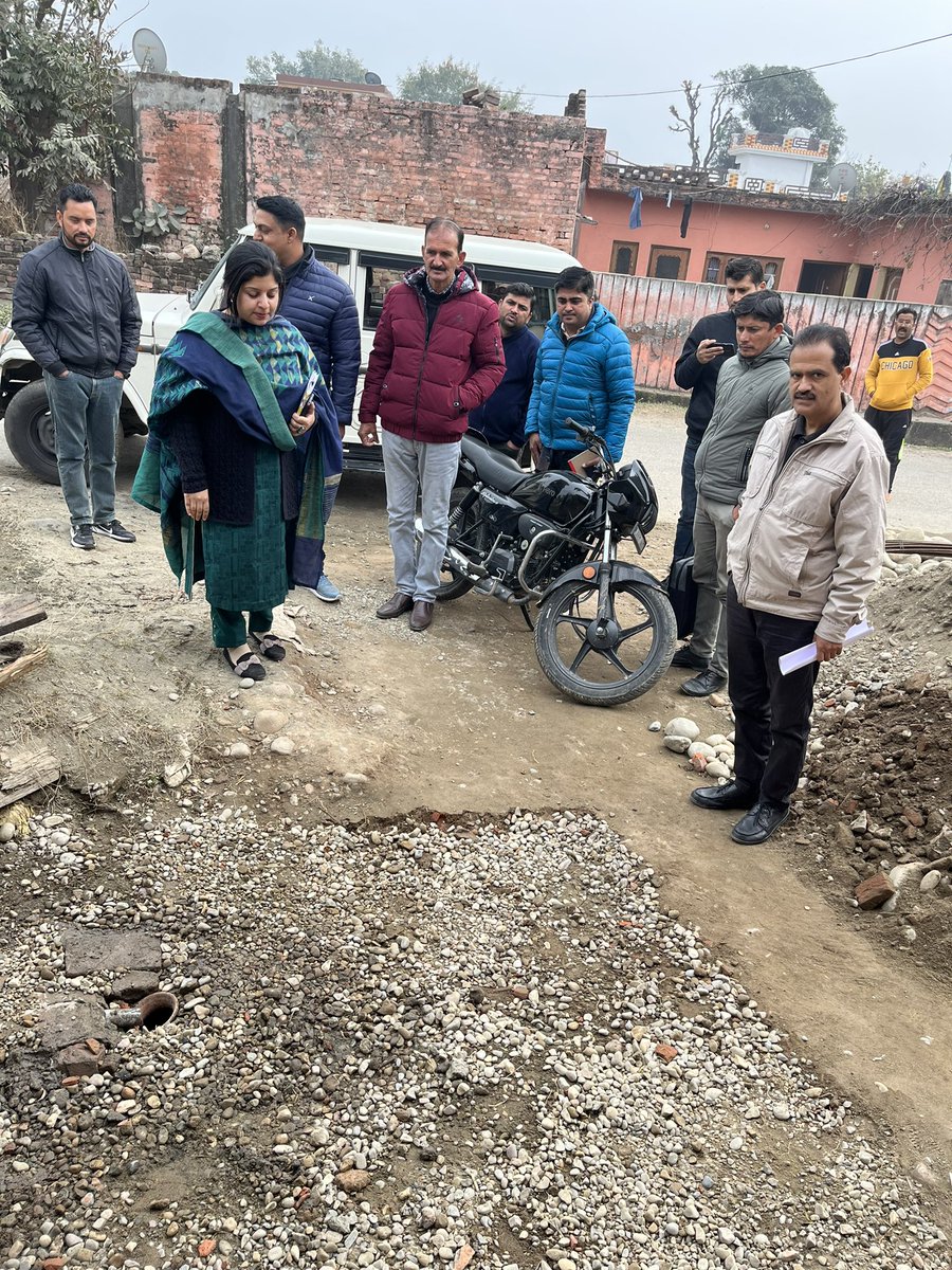 ddrsjammu's tweet photo. ODF+ villages on ground inspection today at Block kathua, Distt Kathua by Dep Director Sanna Khan, ACP Nagesh Singh and Field Officer Sania Haq khan. https://t.co/63q2S9rm4Y