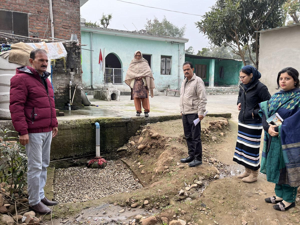 ddrsjammu's tweet photo. ODF+ villages on ground inspection today at Block kathua, Distt Kathua by Dep Director Sanna Khan, ACP Nagesh Singh and Field Officer Sania Haq khan. https://t.co/63q2S9rm4Y