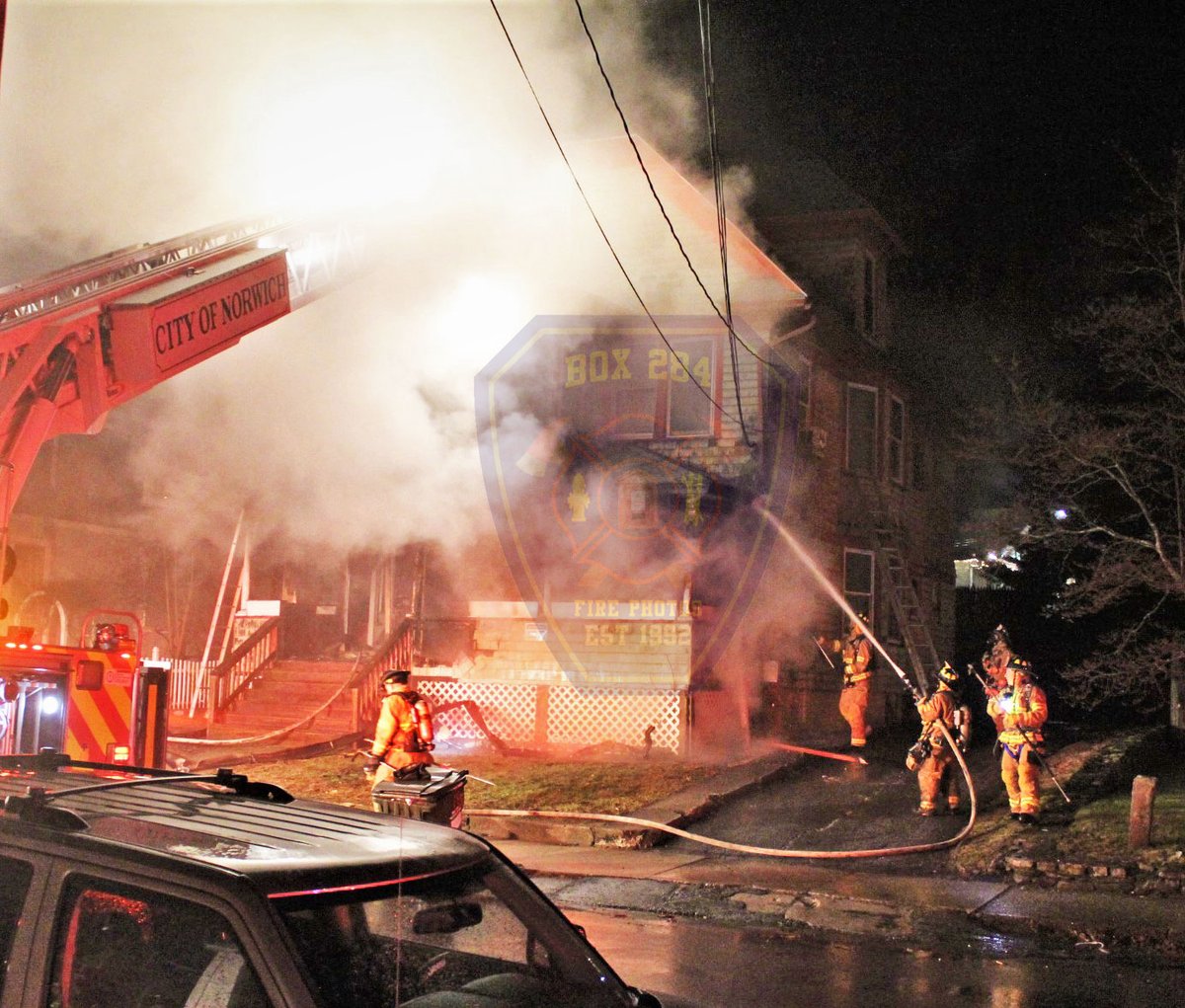EasternCtFire's tweet photo. Norwich, Ct Box 38 - Broad &amp; McKinley Ave - Porch Fire 01/04/23 - 03:20hrs - Link to my photos below
https://t.co/36VFXvLx5W https://t.co/hGxJ4uvIte