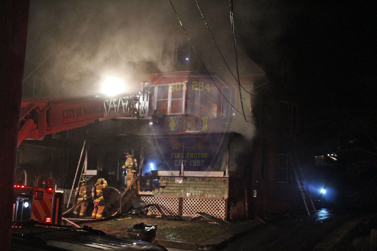 EasternCtFire's tweet photo. Norwich, Ct Box 38 - Broad &amp; McKinley Ave - Porch Fire 01/04/23 - 03:20hrs - Link to my photos below
https://t.co/36VFXvLx5W https://t.co/hGxJ4uvIte