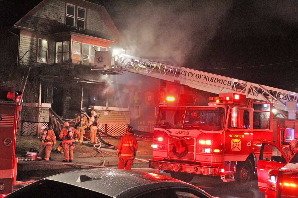 EasternCtFire's tweet photo. Norwich, Ct Box 38 - Broad &amp; McKinley Ave - Porch Fire 01/04/23 - 03:20hrs - Link to my photos below
https://t.co/36VFXvLx5W https://t.co/hGxJ4uvIte