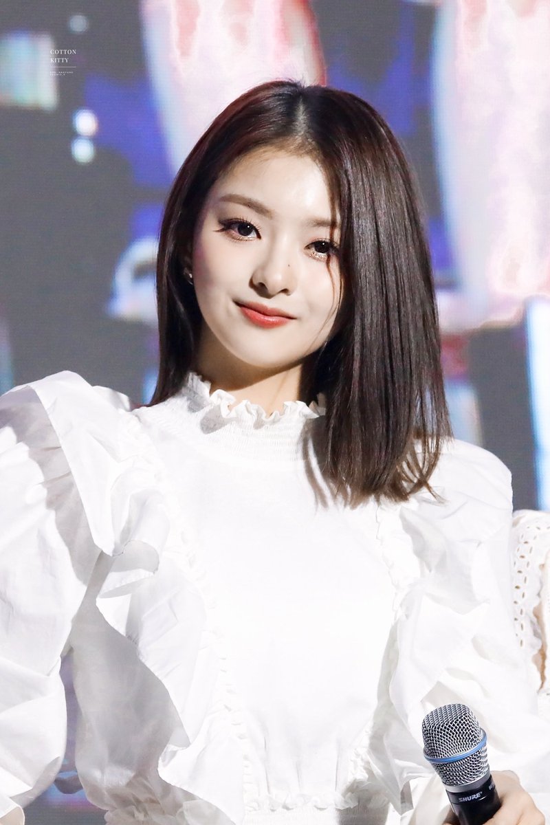 nakiyung's tweet photo. @NORDEN911 Keramaian mulai memadati venue, antisipasi para tamu sebelum gerai mixue menjajah tempat tersebut. Sosoknya mulai melangkah sampai ke tengah panggung.

"Selamat malam dan welcome everyone to Norden's 2nd Anniversary! Sudah siapkah kalian untuk bersenang-senang malam ini?" https://t.co/JiKl5LK8O4