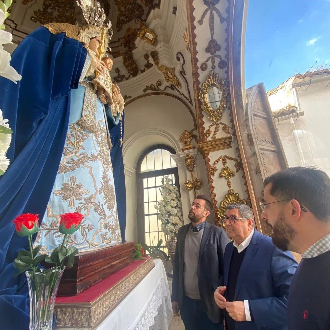 ❤️Hoy muchos niños y niñas han podido abrir sus regalos gracias a la labor de muchos colectivos, grupos, entidades y cofradías de la ciudad.
Visitamos el camarín y Casa Hermandad de <a href="/RicoyPiedad/">Rico y Piedad</a> , quienes han hecho una magnífica campaña de juguetes.