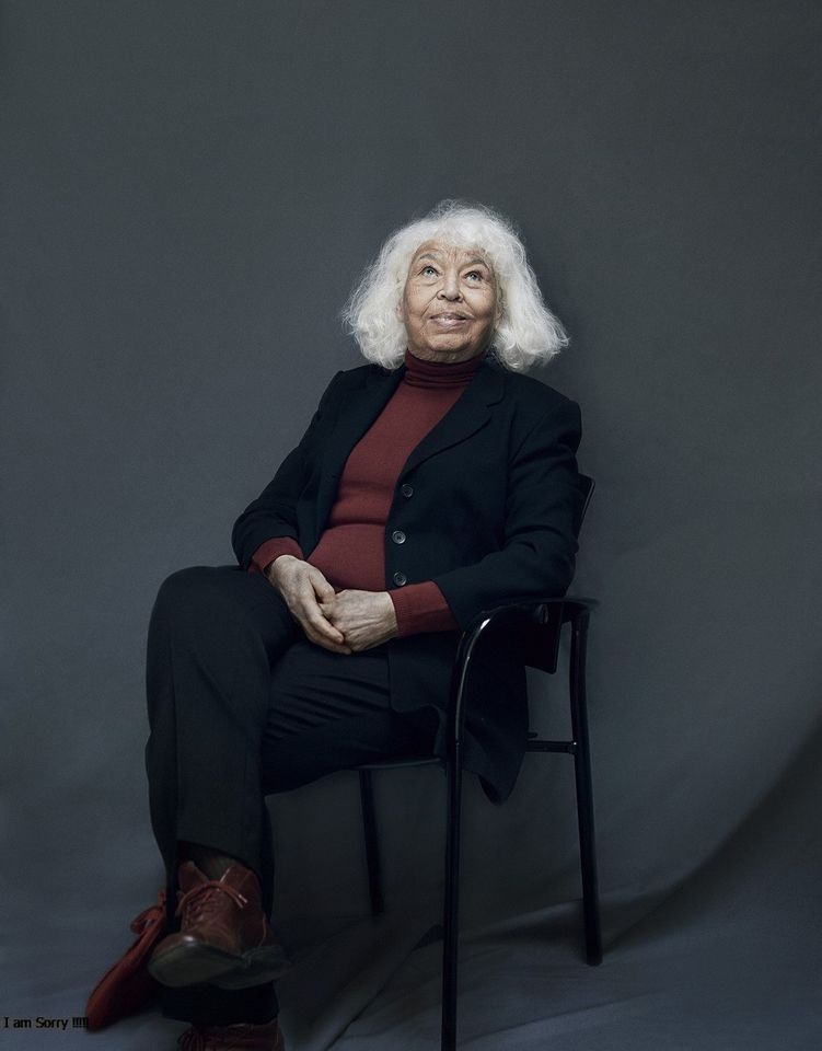 NawalElSaadawi1's tweet photo. "علموا بناتكم الاستقلال الاقتصادي حتى يبحثن عن رفيق للحياة وليس عن عائل، وعلموا أبناءكم الاستقلال المنزلي حتى يبحثوا عن حبيبة وليس عن عاملة منزل".
#نوال_السعداوي https://t.co/dLpJVrsnsR