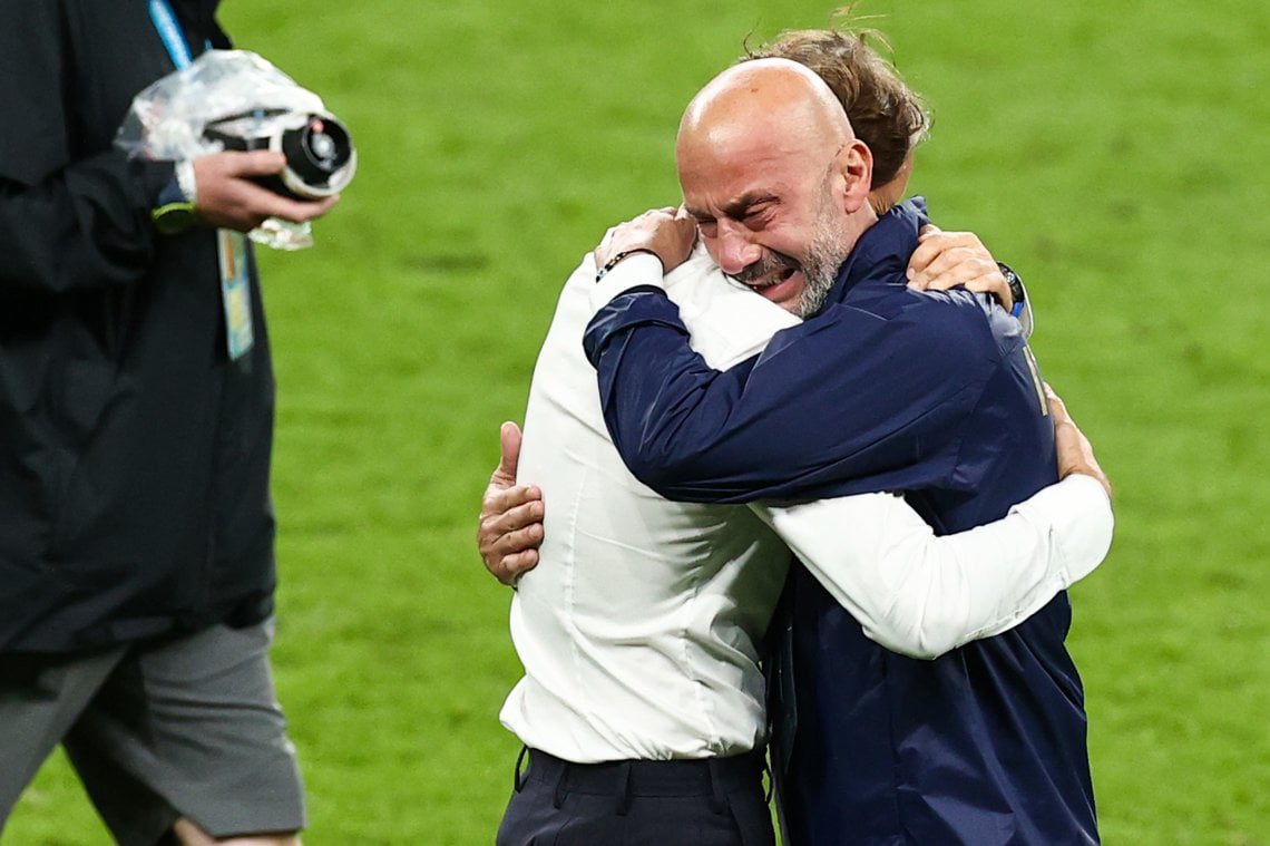#Vialli un’Uomo dall’animo gentile capace di regalare con grande raffinatezza, da calciatore e poi da dirigente, splendide emozioni, anche nella sofferenza di una terribile malattia. Grazie Gianluca.