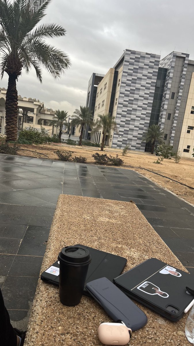 ala_mr7's tweet photo. سعود في المطر غير💙 https://t.co/UiKB9Ldc2m