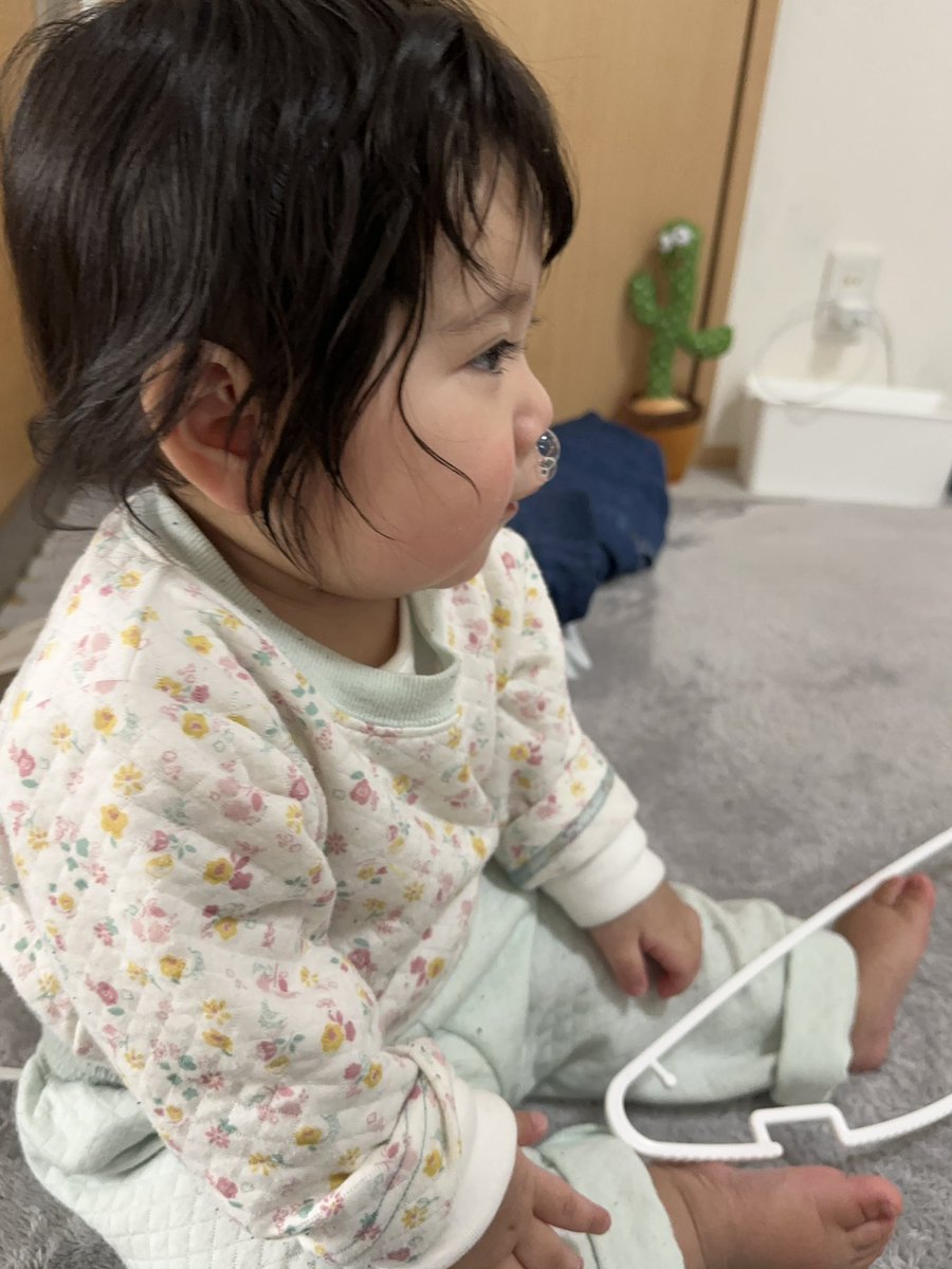 UW_osakaM's tweet photo. 娘氏寝かす時にちょうど∞スタライブしてて
覗いてたらそれを見た娘が何故かテンション上がってキャッキャ見てた

ん？これは2世代crewか？
娘氏まだ8ヶ月やのにTAKUYA∞の魅力がわかるのか😂😂

そんな我が子は昨日から鼻垂れ娘です https://t.co/54QGF03vvH