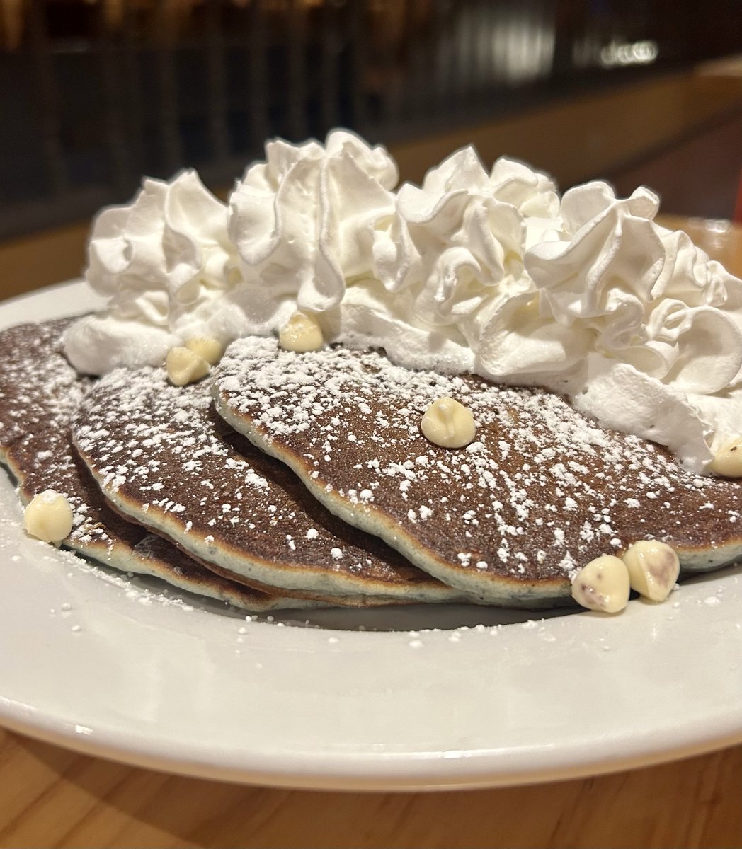 FamousDTToast's tweet photo. We couldn’t be more excited that it’s Friday! 

If you’re as excited as us, then swing by for breakfast and enjoy a stack our Blueberry White Chocolate Flapjacks! Your choice of breakfast meat is included! https://t.co/aiVGOnnZjN