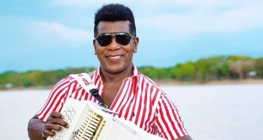 SebaUstariz's tweet photo. Toda mi solidaridad con familiares y amigos del Rey de Reyes Vallenato, Victor Rey Reyes, su notas con el acordeón quedarán en nuestros corazones. https://t.co/Ypeo81gbBX