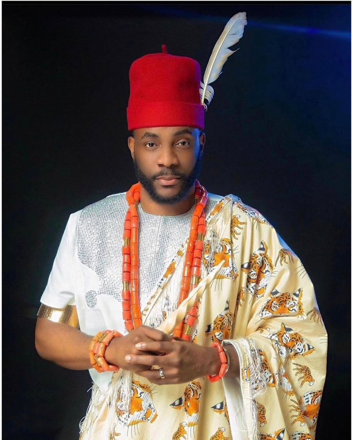 IkukuomaC's tweet photo. Good afternoon my elder brother @Ebuka I hope you are going to consider suing Bola Amoda Escobat Tinubu for stealing and editing your picture...This is a big forgery https://t.co/WXBOrhvlLJ