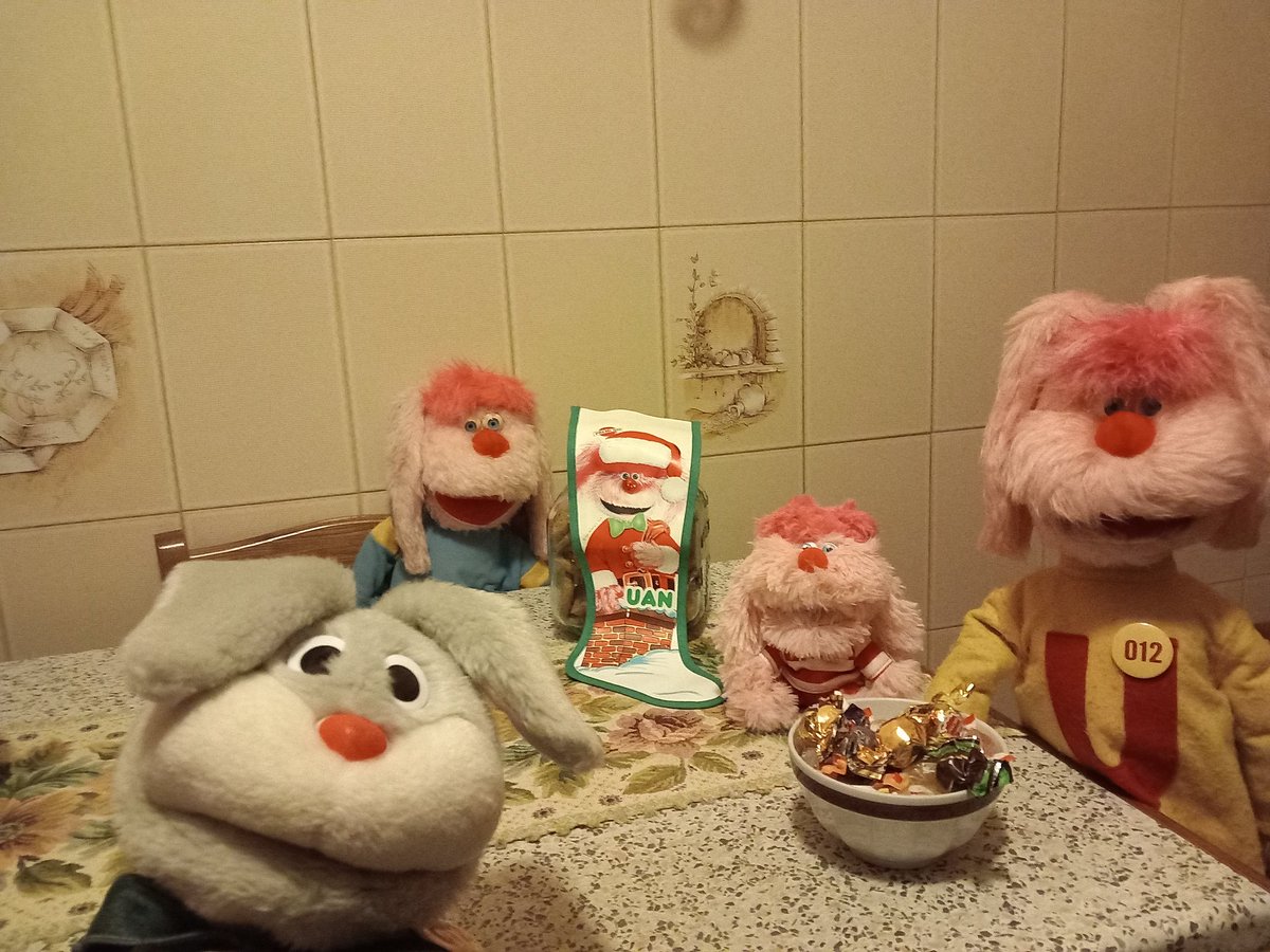 uanbimbumbam012's tweet photo. Io e @caciotta012 #uanuccio e #uanetto abbiamo trovato il #regalo della #befana e voi ? #caciotta #uan #bimbumbam #uanbimbumbam #pupazzi #pupazzo @PupazziStory #tv #televisione #vip #epifania #gennaio #calza #dolci #carbone #ciao #team012 #amici #originali #anni80 #remagi https://t.co/Nymyx7aYja