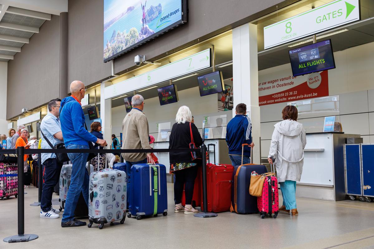 Ostend-Bruges Airport / Luchthaven Oostende-Brugge (@ostendairport) on Twitter photo Ostend-Bruges Airport looks back at a strong year. Last year, 370.000 passengers travelled through the airport, which is 67% more than last year and again 81% of the number of passengers travelling through <a href="/OstendAirport/">Ostend-Bruges Airport / Luchthaven Oostende-Brugge</a> in 2019. 👨👧👦
ostendbruges-airport.com/ostend-bruges-… Ostend-Bruges Airport looks back at a strong year. Last year, 370.000 passengers travelled through the airport, which is 67% more than last year and again 81% of the number of passengers travelling through <a href="/OstendAirport/">Ostend-Bruges Airport / Luchthaven Oostende-Brugge</a> in 2019. 👨👧👦
ostendbruges-airport.com/ostend-bruges-…