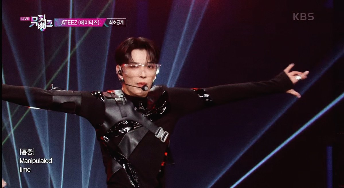 archivesjoong's tweet photo. Cyberpunk hongjoong is so sexy🔥 https://t.co/WFmaq4FhCZ